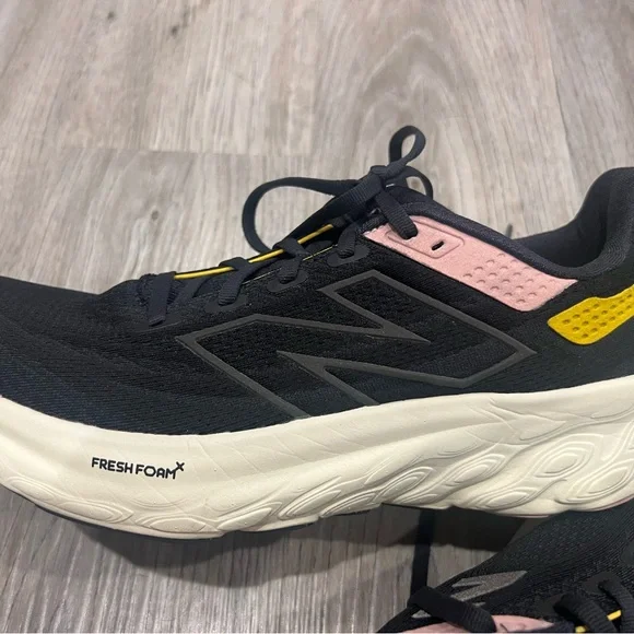 New Balance Women's 1080 size 10 - Picture 7 of 7